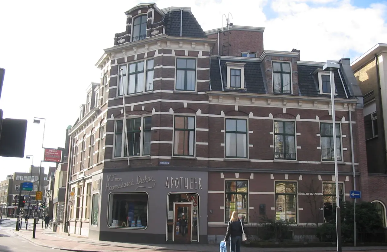 Hilversum, Kerkbrink 18, apotheek