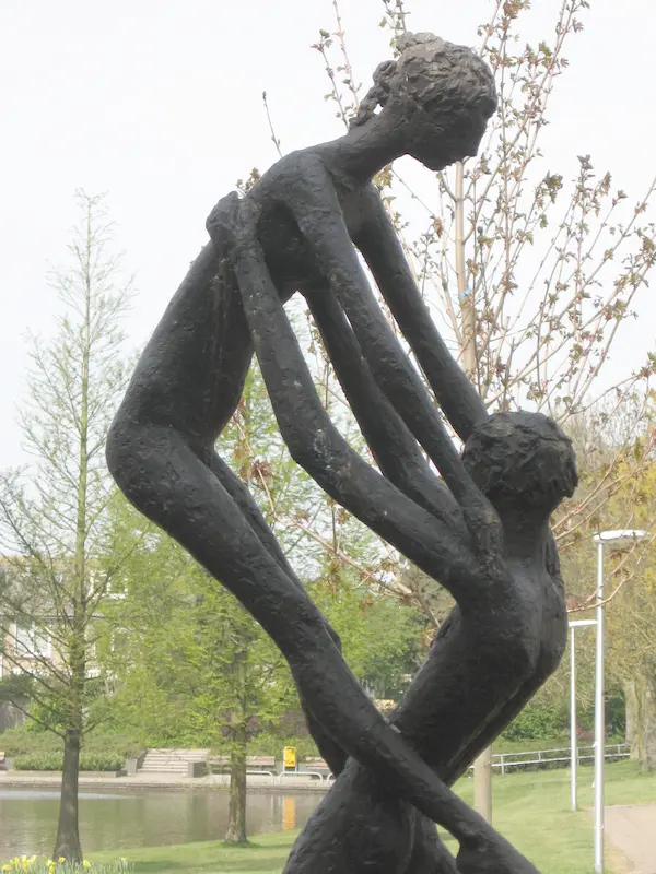 Hilversum, Sportende Jongen en Meisje