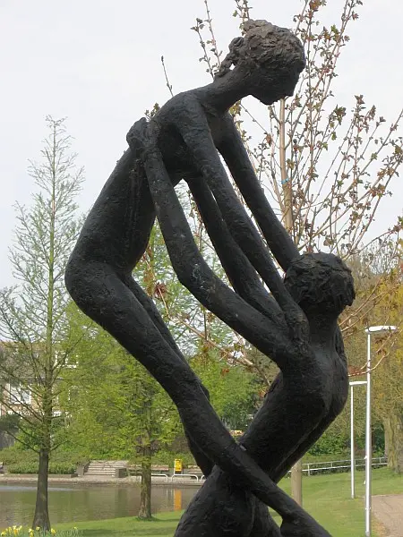 Hilversum, Sportende Jongen en Meisje