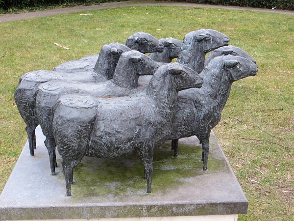 Blaricum, beeldengroep Schapen, Tineke Bot
