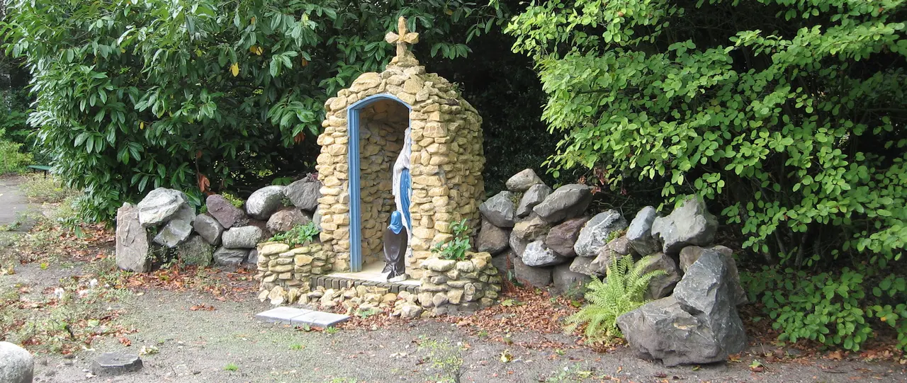 Lourdesgrot, Marienburg, Bussum