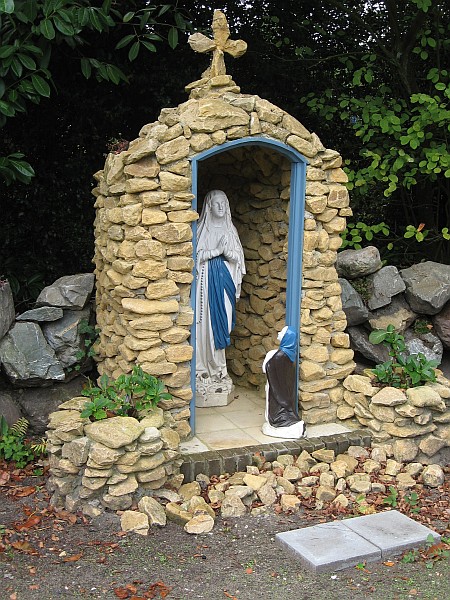 Lourdesgrot, Marienburg, Bussum