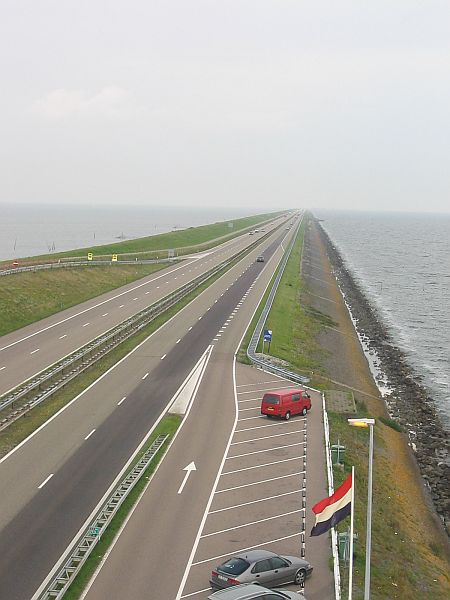 Monument Afsluitdijk, trappenhuis in toren (W.M. Dudok)