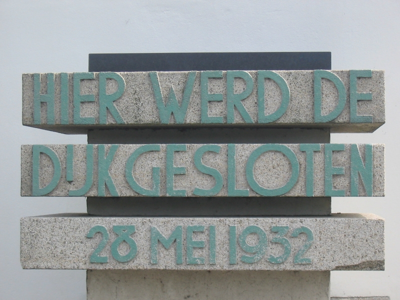 Monument Afsluitdijk, trappenhuis in toren (W.M. Dudok)