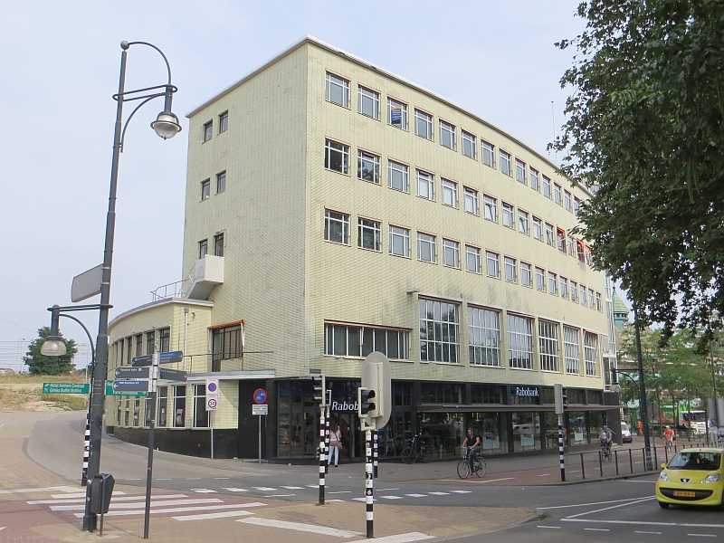 Kantoorgebouw 'De Nederlanden 1845', Willemsplein, Arnhem (ontwerp W.M. Dudok)