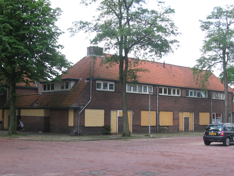 Hilversum, 13e woningcomplex, Van 't Hoffplein