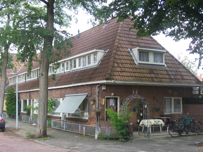 Hilversum, 13e woningcomplex, Van 't Hoffplein