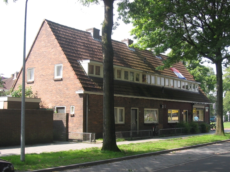Hilversum, 13e woningcomplex, Lorentzweg
