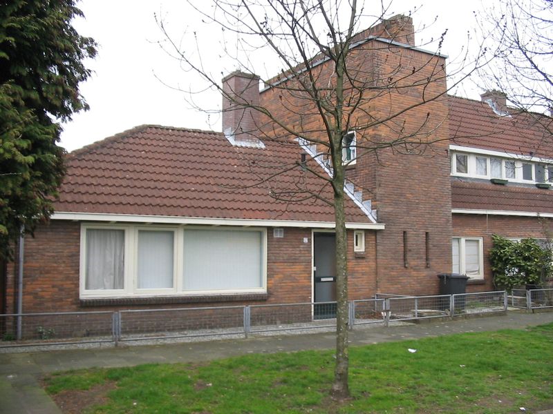 Hilversum, 13e woningcomplex, Van 't Hoffplein