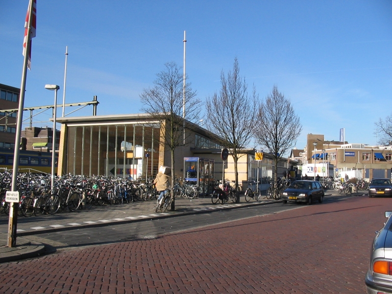 Noordelijke ingang NS-station Hilversum (2004)