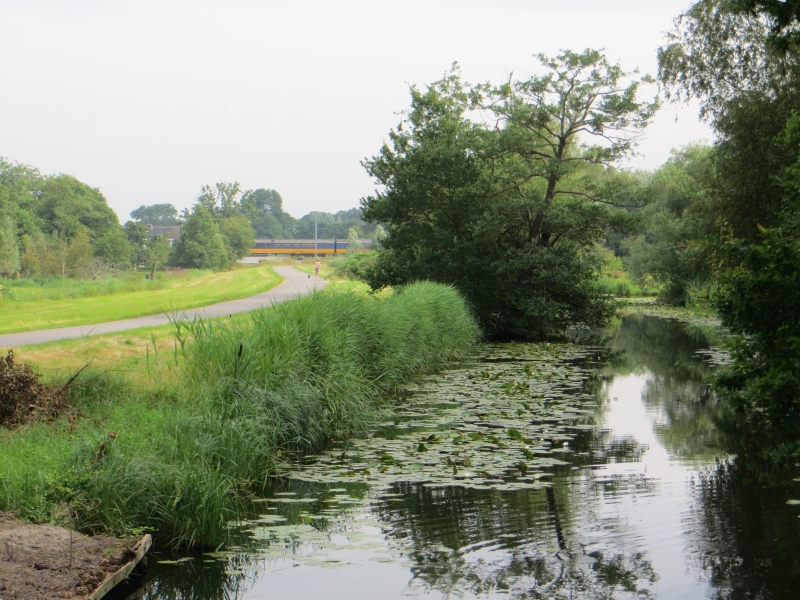 Hilversumse Meent - Naarden, Karnemelksloot (tussen verl. Fortlaan en Voormeerpassage