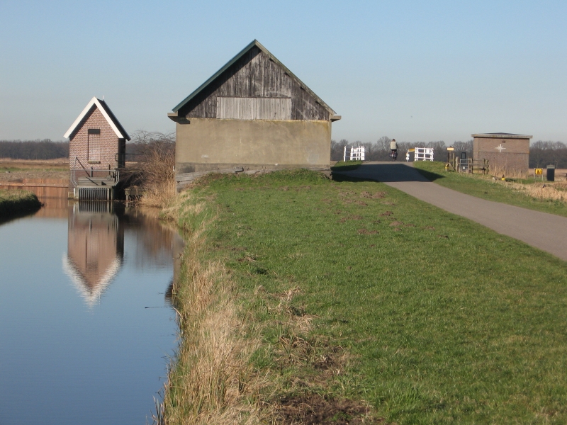 Hilversumse Meent, gemaal Ondermeent (links), schuur en Erfgooiersbrug