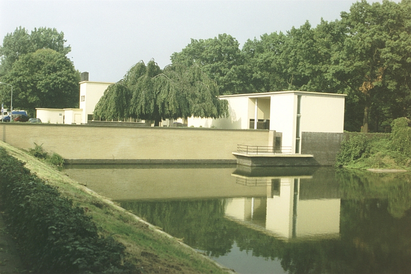 Ingang met Berlagevijver, Noorderbegraafplaats, Hilversum