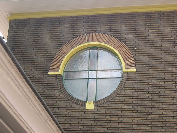 Alberdingk Thijmcollege, Emmastraat 56, Hilversum. Architect Nic. Andriessen