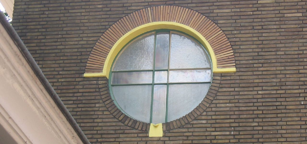 Alberdingk Thijmcollege, Emmastraat 56, Hilversum. Architect Nic. Andriessen